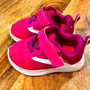 Ombré pink tennis shoes gently used size 3